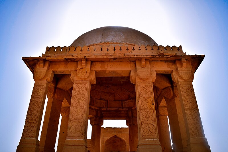 File:Front view of Stone tomb with enclosure to the south of tomb of Mirza Muhammad Baqi Tarkhan, Makli Hill.jpg