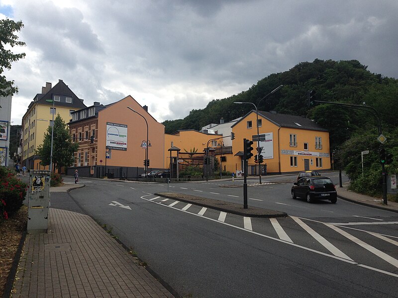 File:GER Wuppertal Bendahler Straße 001 2016.jpg