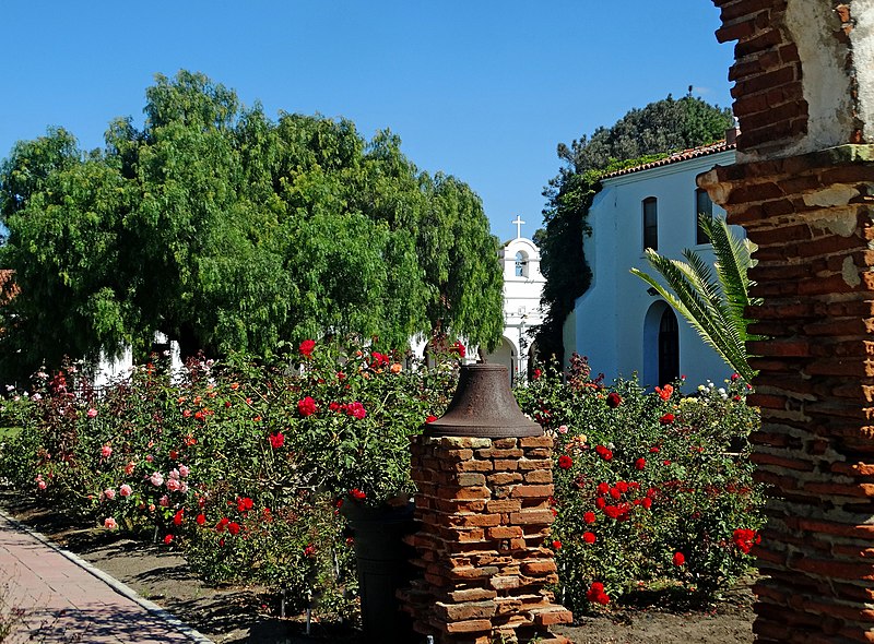 File:Garden and Pepper Tree, Mission San Luis Rey, CA 9-16 (30824095672).jpg