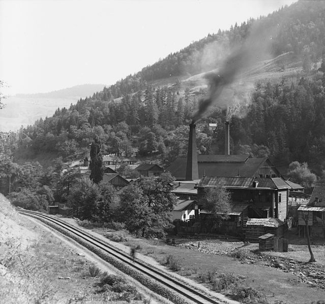 File:Glass factory in Borzhom.jpg