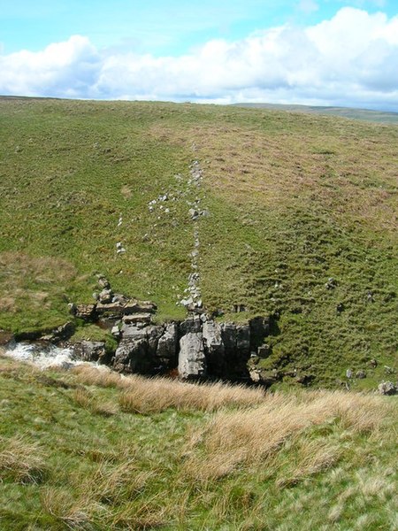 File:Great Blake Beck wall line above waterfall - geograph.org.uk - 431011.jpg