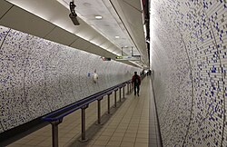 De overstaptunnel tussen Piccadilly en Jubilee Line.