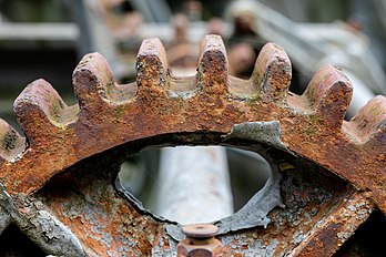 Detalhe da barragem de segurança no Alte Fahrt do canal Dortmund-Ems perto de Greven (ou Münster-Gelmer), Renânia do Norte-Vestfália, Alemanha. O canal Dortmund-Ems é uma via navegável federal entre o porto da cidade de Dortmund e Papenburg/Ems nos estados federativos da Renânia do Norte-Vestfália e da Baixa Saxônia. O comprimento total do canal é de 223,45 km. Existem 15 eclusas entre Dortmund e Papenburg. (definição 6 720 × 4 480)