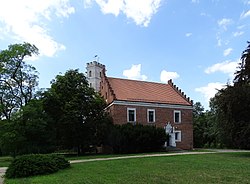 Усадебный дом построен на рубеже 16-17 веков.