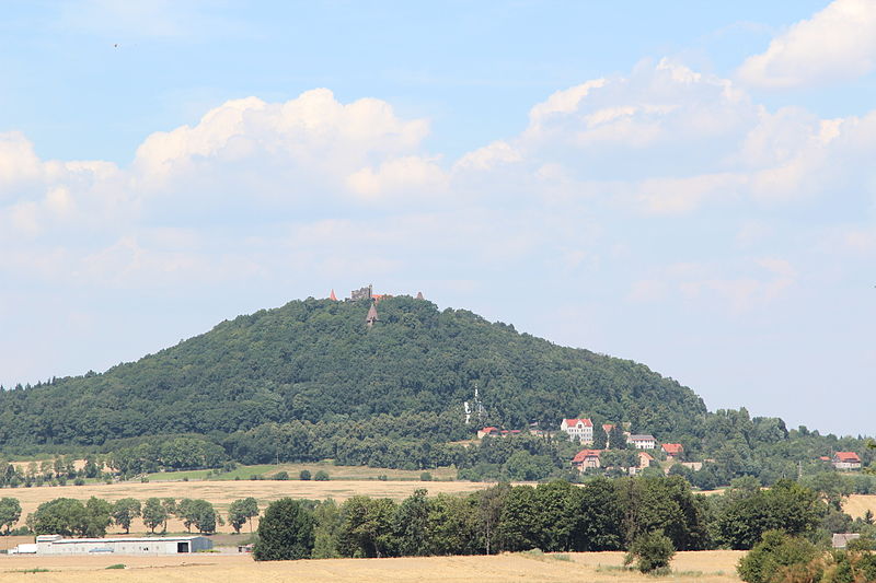 File:Grodziec castle and Grodziec village from Piast Castles Trail 2014 P05.JPG