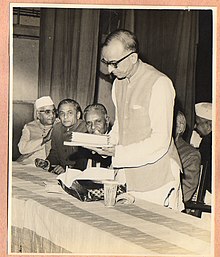 Umashankar Joshi inaugurating Jaybhikhkhu Commemoration Volume, December 1970; from left to second is Dhirubhai Thaker