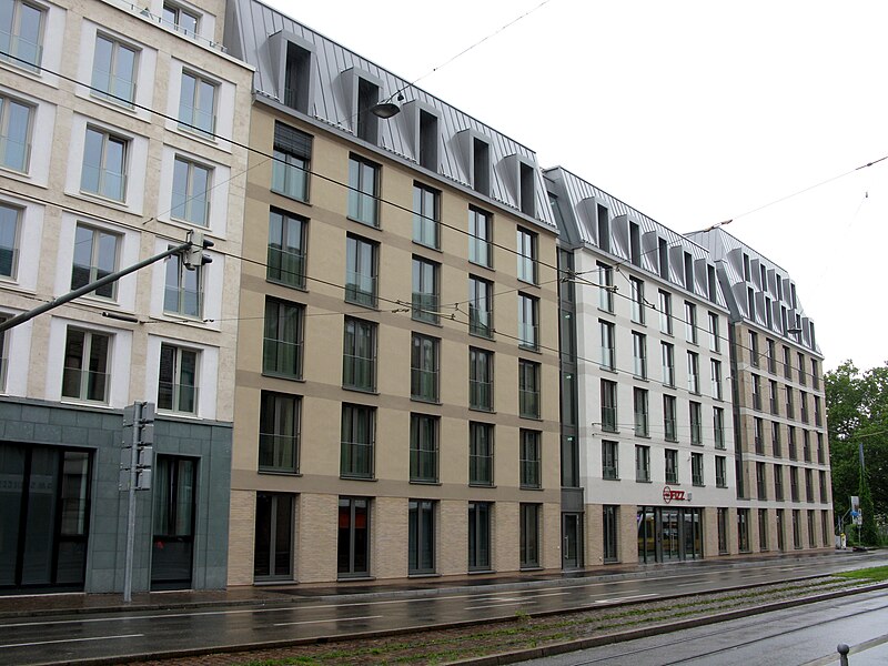 File:Habsburgerstraße 132-134 Ecke Rheinstraße in Freiburg-Neuburg The Fizz Studentenappartments.jpg