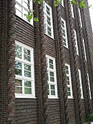 Zigaretten­fabrik Haus Neuerburg, Ham­burg-Wandsbek, 1926–1929, Fassa­dendetail