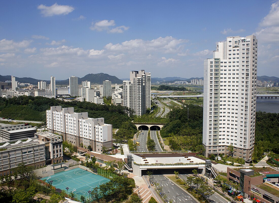 File:Hansol-dong Cityscape.jpg