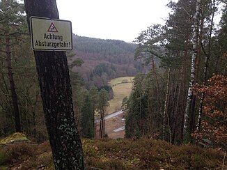 Schwarzbach (Bildmitte) von der Heidelsburg aus betrachtet