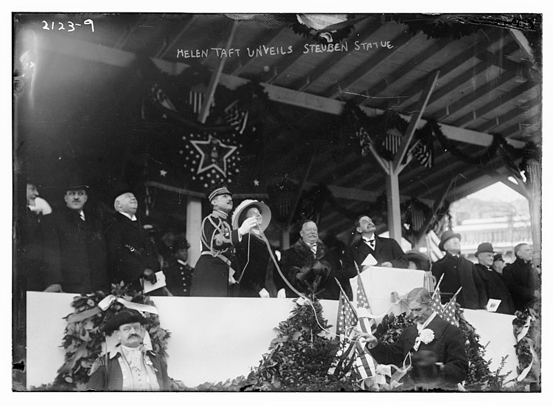 File:Helen Taft unveils Steuben Statue LCCN2014688872.jpg