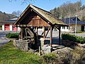 Nachbau einer Schmiedehütte mit Wasserrad in Ispei