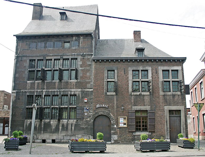 File:Herstal Musée communal w.jpg