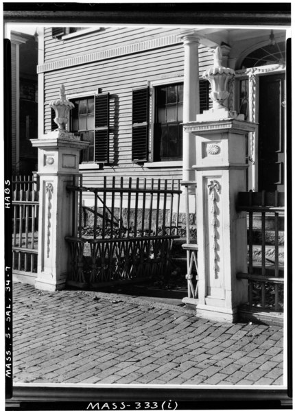 File:Historic American Buildings Survey Arthur C. Haskell, Photographer Nov. 16, 1938 (i) EXT.- FRONT GATE POSTS - Cook-Oliver House, 142 Federal Street, Salem, Essex County, MA HABS MASS,5-SAL,34-7.tif