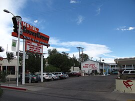 Hiway House Motel on Central Avenue, Albuquerque New Mexico.jpg