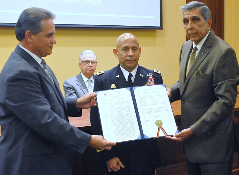 File:Hometown recognition for the USAR Deputy Commander (Operations) 121127-A-HR412-002.jpg