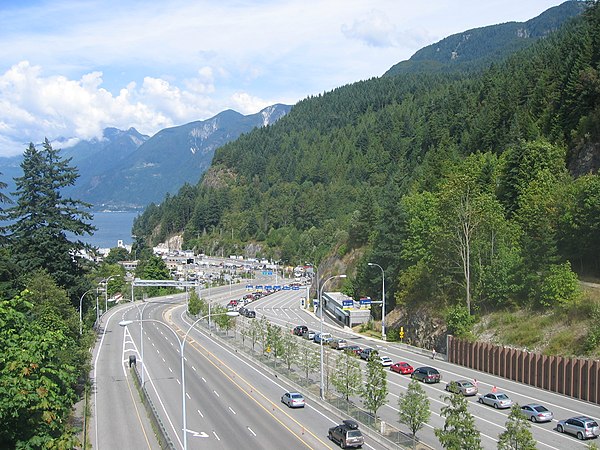 Ferry traffic on Highway 1 at the Horseshoe Bay Ferry Terminal (2006)