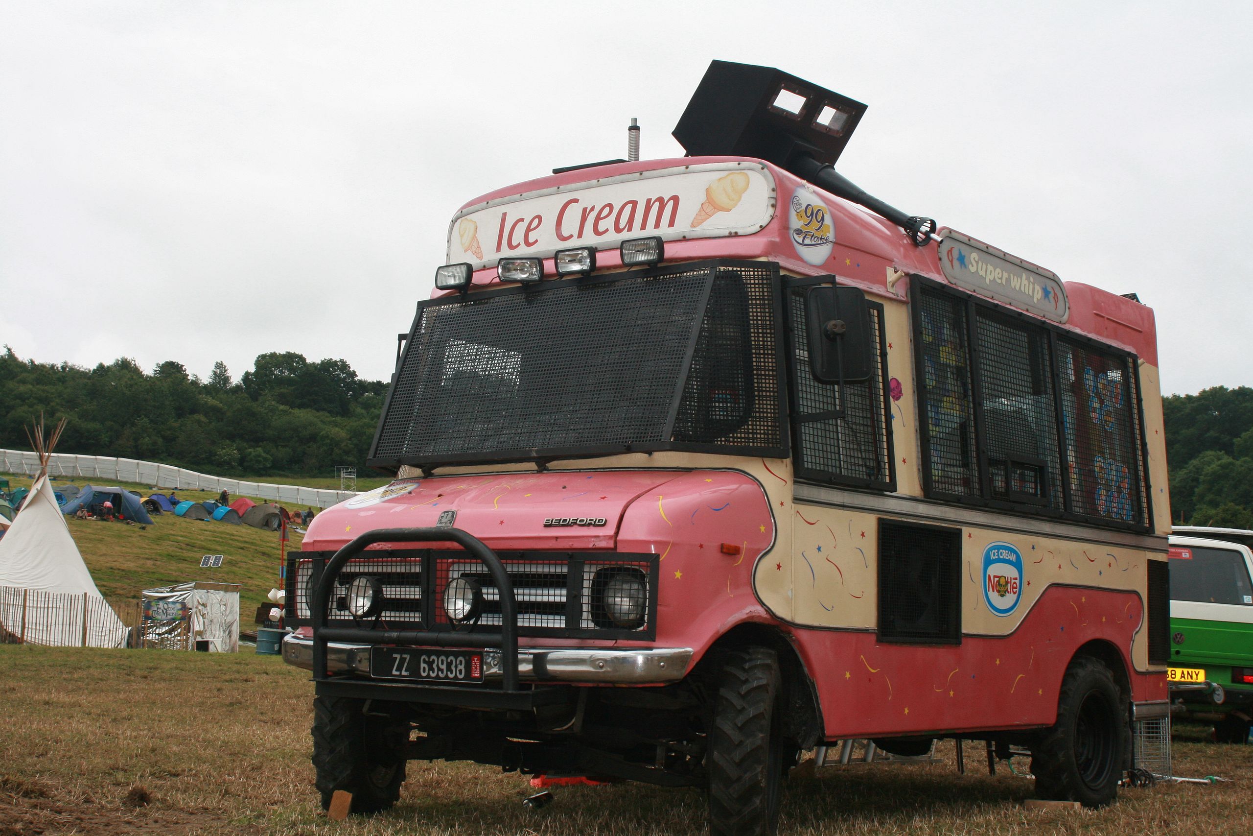 File:IBanksy Ice Cream Van Glastonbury 2008.JPG - Wikimedia Commons