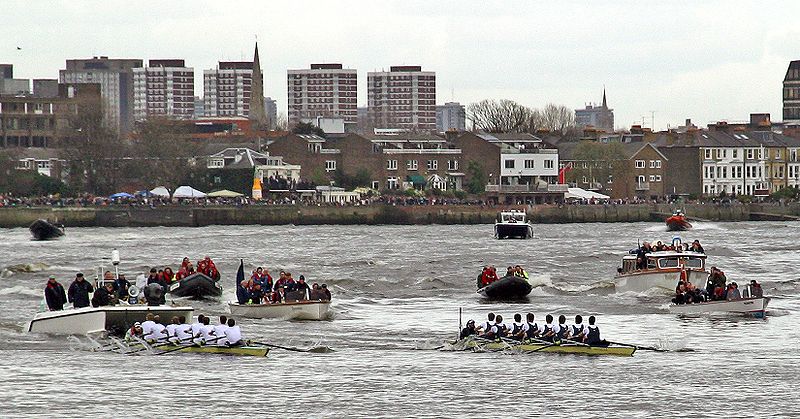 File:IMG 7068 Cam holding station with Oxon before Chiswick Pier.jpg