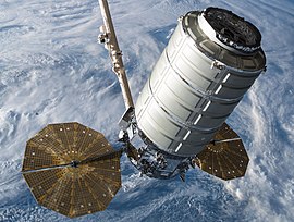 ISS'ye yaklaşan ISS-55 Cygnus OA-9E (6) (kırpılmış) .jpg