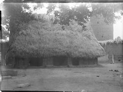 Pre-colonial Igbo house with Tower behind. Igbo Pre-Colonial Architecture, House & Tower Behind.png