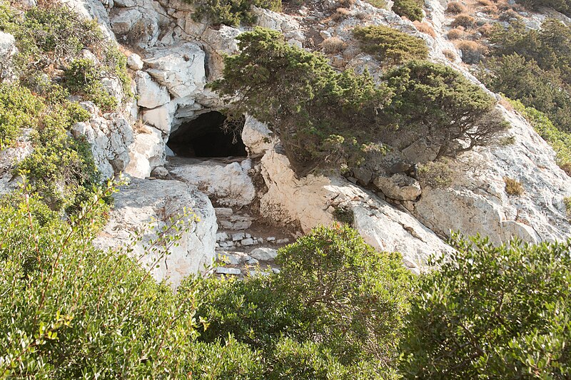 File:Irakleia, Cave of Ag. Ioannes, entrance, 190154.jpg