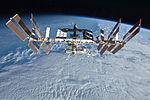 Internationella rymdstationen 2009, fotograferad från STS-128.