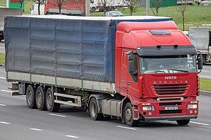 Wegentrein met vrachtwagentrekker Iveco Stralis