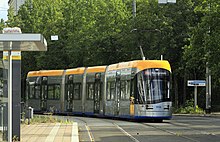 Eine Straßenbahn des Typs NGT10-XL am Georgiring (2020)