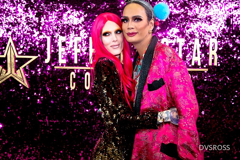 File:Jeffree Star and Raja Gemini at RuPaul's Dragcon 2017 by dvsross.jpg