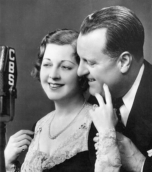 File:Julia Sanderson Frank Crumit Columbia Radio Playhouse 1935.jpg