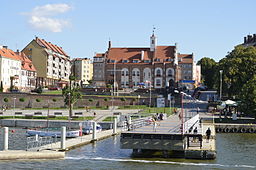 Vy mod rådhuset fra havnen.