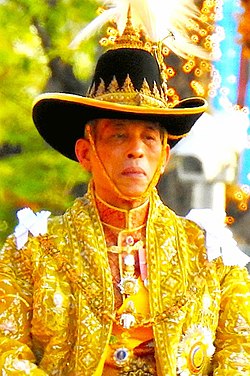 King Rama X on the royal palaquin, 5 May 2019 (2).jpg