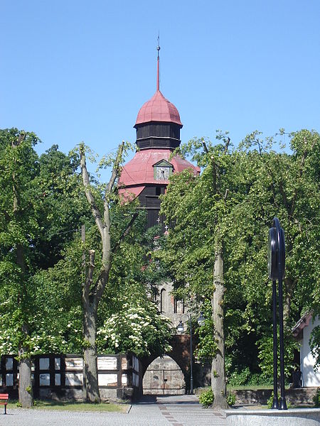 File:Kościół Matki Boskiej Nieustającej Pomocy w Suchaniu.JPG