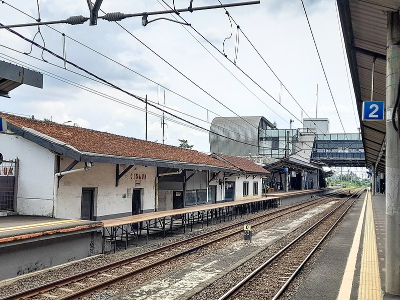File:Kondisi peron Stasiun Cisauk..jpg