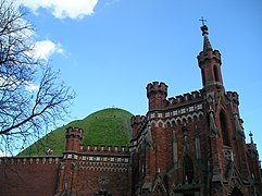 Vue du monticule Kościuszko, avec la chapelle Bronisława à son pied