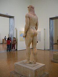 Le kouros de Kroisos, de dos.