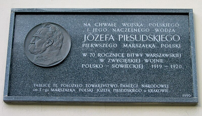 File:Krakow pilsudski.JPG