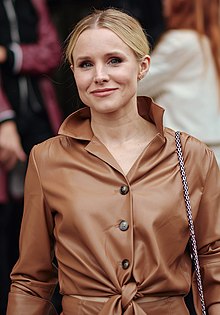 Kristen Bell Paris Fashion Week Jaro Léto 2020 (oříznuté).jpg