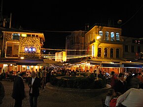 Restaurantes de mariscos en Kumkapı por la noche