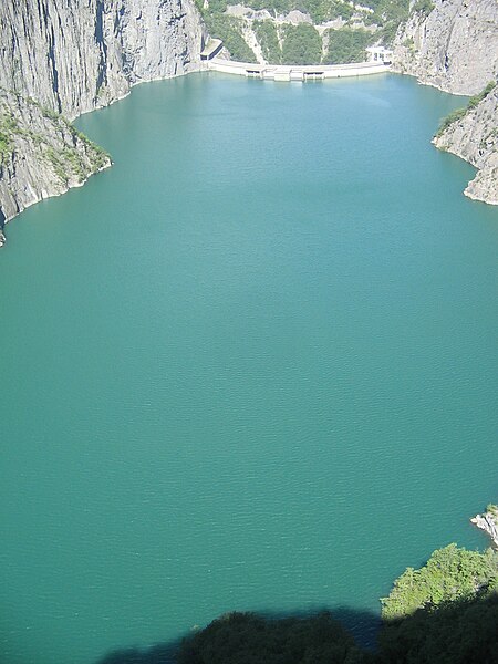 File:Lac et barrage de Monteynard 2.jpg