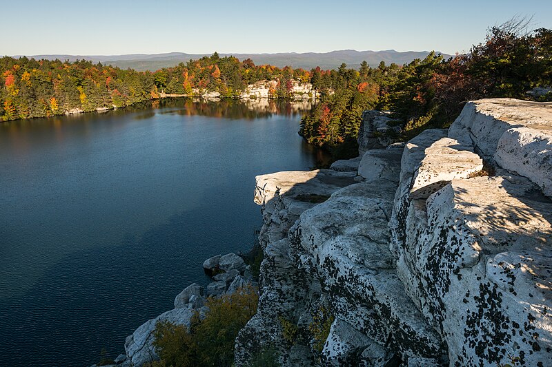 File:Lake Minnewaska from cliffs.jpg