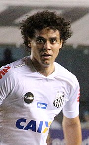 Lance da partida Santos 0 x 1 Sport Recife, válida pela 10ª rodada do Brasileirão 2017 (35475906966) (חתוך) .jpg