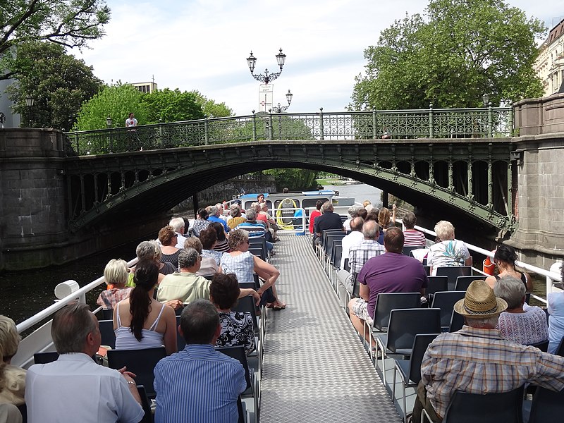 File:Landwehrkanal 11.05.2012.JPG