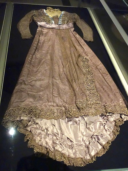 File:Late afternoon dress by Jean-Philippe Worth, view 1, France, Paris, c. 1905, silk satin weighted with tin salts, gilded net - Royal Ontario Museum - DSC04406.JPG