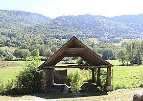 Lavoir de Guchan (Hautes-Pyrénées) 1.jpg