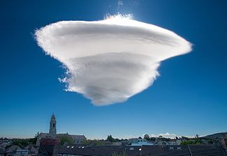 Lenticular Cloud over Harold's Cross Dublin Ireland 30-6-15.jpg