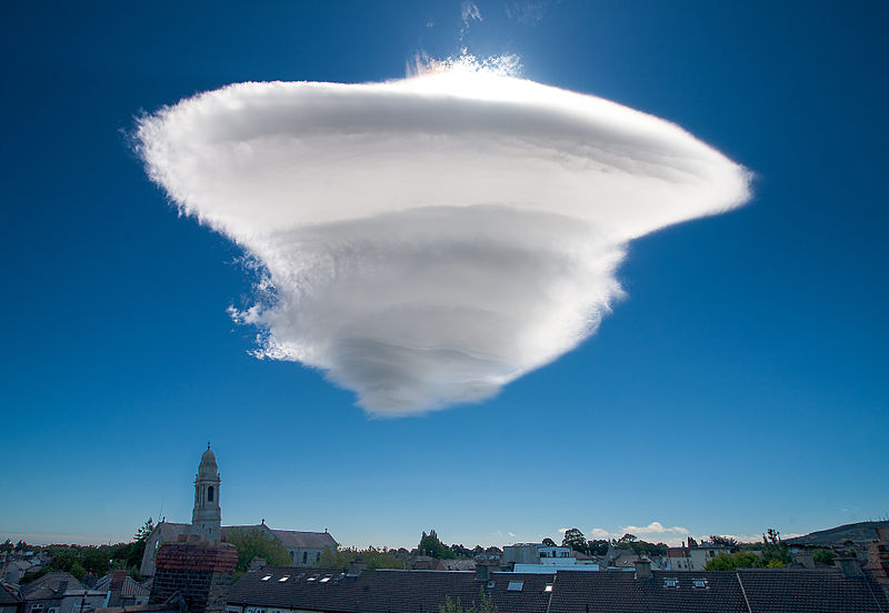 File:Lenticular Cloud over Harold's Cross Dublin Ireland 30-6-15.jpg