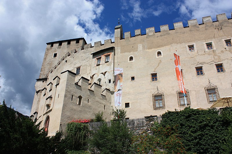 File:Lienz - Schloss Bruck2.JPG