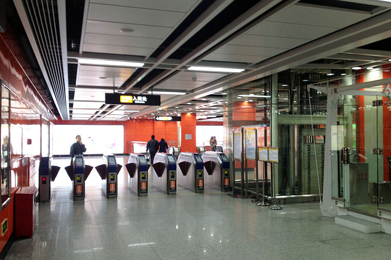 File:Linhexi Station Concourse North.JPG